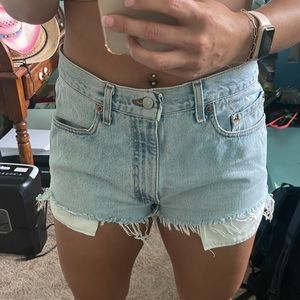 Levi’s cut off shorts, distressed hem high waisted size “32”